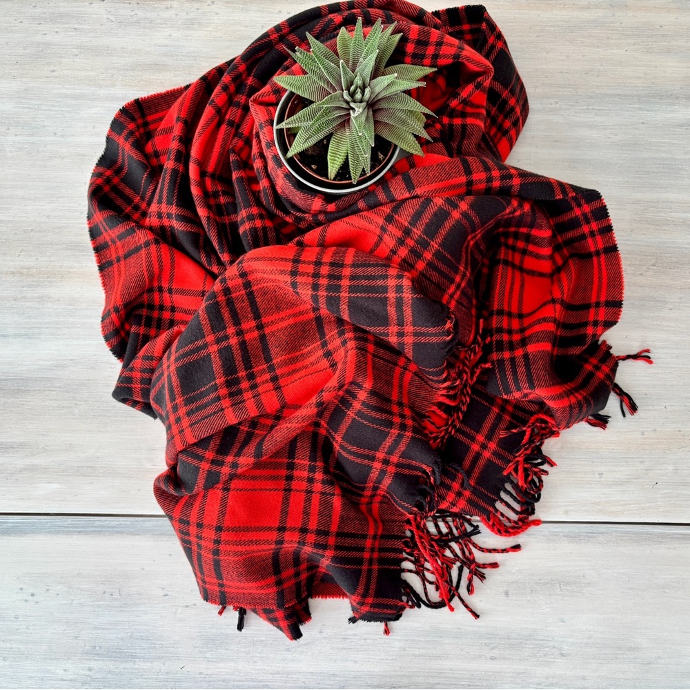 NWOT Red & Black Plaid Oversized Soft Fringe Wrap.